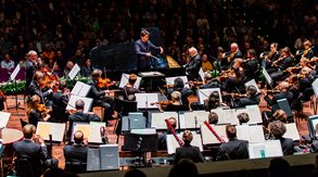 Afbeelding bij Lahav Shani drukt zijn stempel op verrassend welkomstconcert