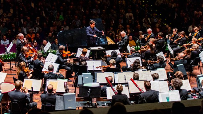 Afbeelding bij Lahav Shani drukt zijn stempel op verrassend welkomstconcert