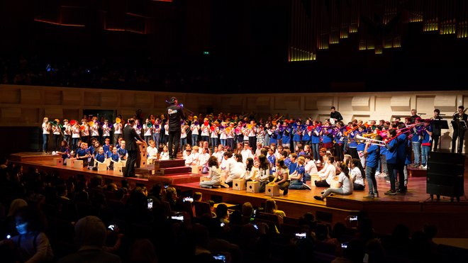 Afbeelding bij 150 Rotterdamse basisschoolleerlingen openen tiende Kindermuziekweek